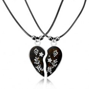 Dva náhrdelníky pro zamilované s čínskými znaky, rozdělené srdíčko