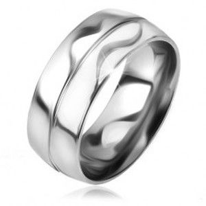 Lesklý a hladký prsten z oceli, stříbrná barva, ozdobný zářez ve středu SP34.18