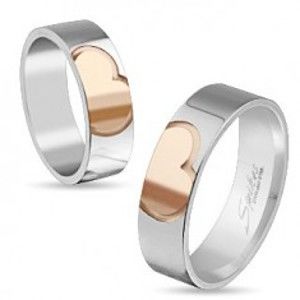 Lesklý ocelový prsten stříbrné barvy, část srdce v měděném odstínu S83.10
