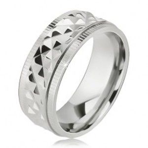 Lesklý ocelový prsten, kosočtvercový vzor, zářezy u okrajů BB10.17