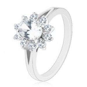Lesklý prsten ve stříbrném odstínu, zirkonový oválný kvítek čiré barvy AC16.02