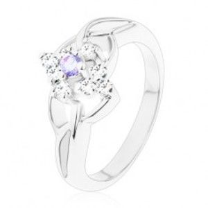 Blýskavý prsten ve stříbrném odstínu, asymetrická ramena, světle fialový zirkon V12.10