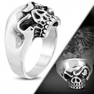 Masivní ocelový prsten, patinovaná lebka s rozzlobeným výrazem H8.18