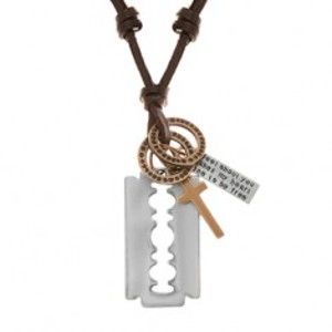 Nastavitelný kožený náhrdelník, přívěsky - žiletka, kříž, známka a kroužky Y37.12