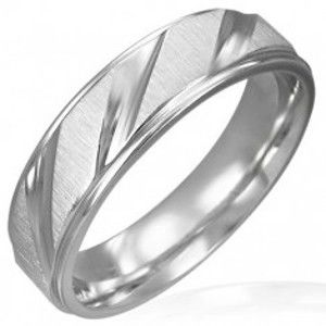 Snubní prsten z chirurgické oceli matný se šikmými lesklými pruhy D8.2