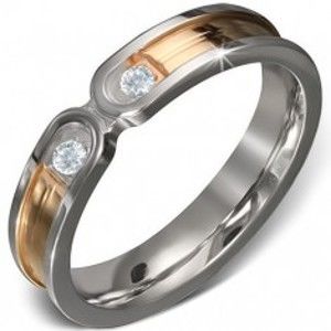 Ocelový prsten - zlatý pruh se stříbrným lemem, dva čiré zirkony E2.10