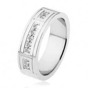 Ocelový prsten stříbrné barvy, ozdobné zářezy, tři linie čirých zirkonů S79.06