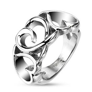 Ocelový prsten - tři vyříznutá srdíčka - Velikost: 48