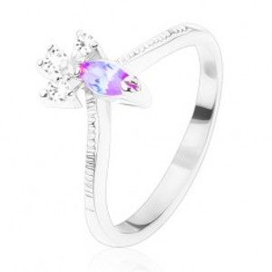 Prsten s vroubkovanými rameny, zrnko ve světle fialové barvě, tři čiré zirkonky V09.19
