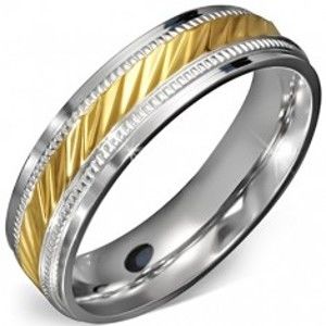 Prsten z chirurgické oceli - zlatý střed se zářezy a ozdobným rámem E5.7