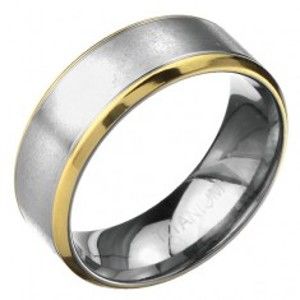 Prsten z titanu - matný stříbrný pás s vroubky a zlatý lem C23.14