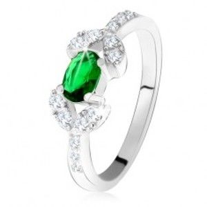 Stříbrný prsten 925, tmavě zelený oválný kámen, dvě zrnka z čirých zirkonů SP30.25