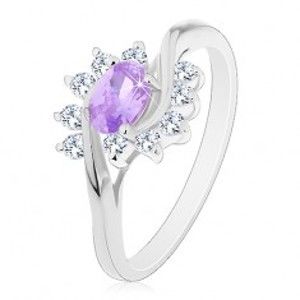 Třpytivý prsten ve stříbrné barvě, světle fialový oválný zirkon, čiré oblouky AC17.10
