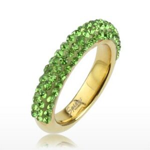 Třpytivý prsten zlaté barvy z oceli, linie světle zelených kamínků - Velikost: 51