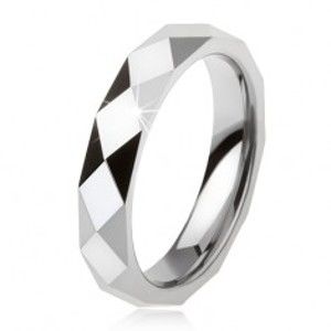 Wolframový prsten ocelově šedé barvy, geometricky broušený povrch AB34.12