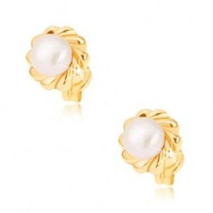 Zlaté náušnice 375 - blyštivý vícelistý kvítek s bílou perlou