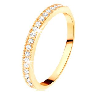 Zlatý prsten 585 - čirý zirkonový pás s vyvýšeným vroubkovaným lemem - Velikost: 58